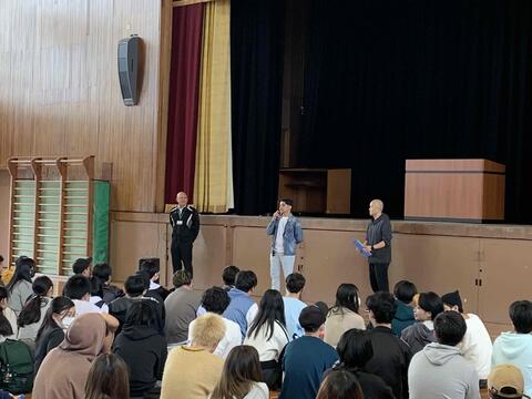 生徒会役員選挙立ち合い演説１.JPG