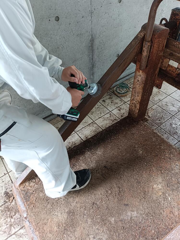 作業中サビ落とし.jpg