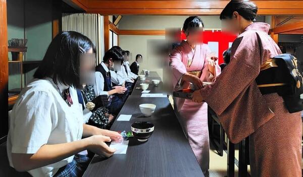10.黒井の清水大茶会②お茶席参加、和楽演奏鑑賞.jpg