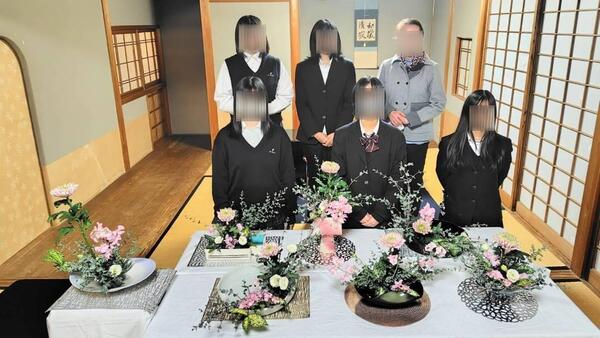 10．華道稽古①いけばな教室 (2).jpg