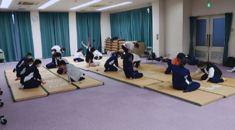 かるた部写真_(480_x_854_ピクセル).png