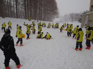 雪山遊びの様子