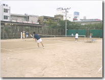 https://www2.osaka-c.ed.jp/izumi/dan_tennis.jpg