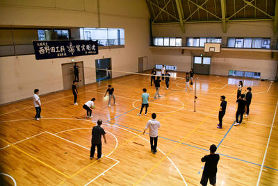 校内バレーボール大会を開催しました。