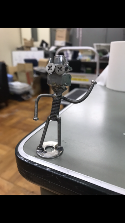 廃材を利用しロボットを造ってみました。（くらしの機械・電気系列）