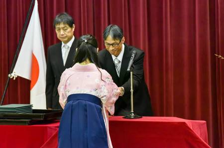 卒業証書授与式を挙行しました。