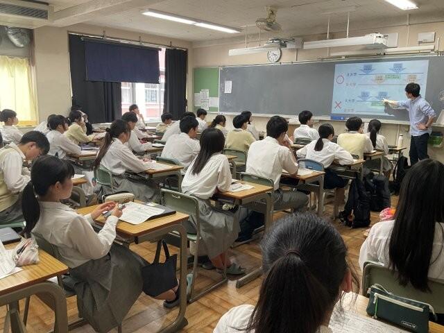5月19日 3年探究「進学にかかるお金について」