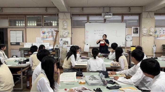 授業見学 2年「美術Ⅱ」 ステンドグラス作品