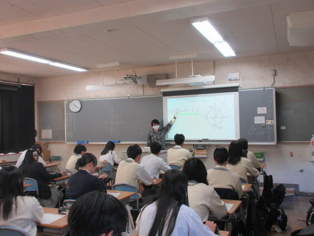 授業見学月間 「数学Ⅱ」 三角関数の合成
