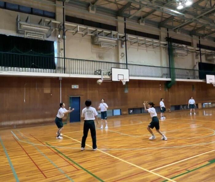 授業見学 1年「体育Ⅰ」 バレーボール