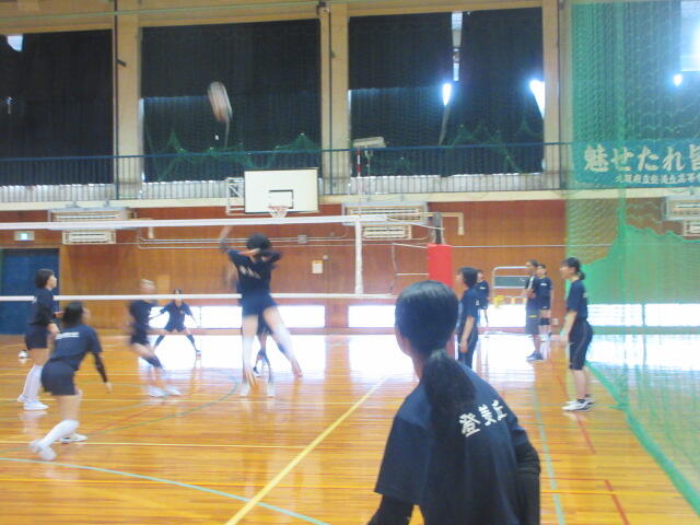 女子バレーボール部 堺市立陵南中学校との練習試合・合同練習