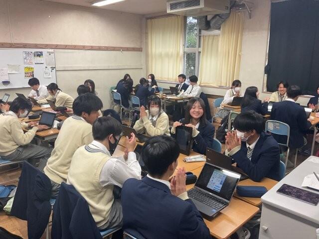 12月1日 2年探究「My Way新聞」発表