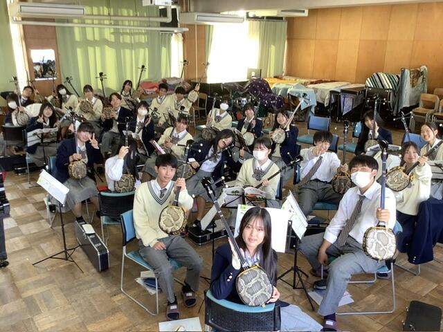 11月11日 1年 音楽Ⅰ 「三線」