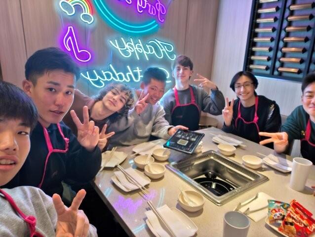 日曜日 Haidilao Hot Pot Bellevue.jpg