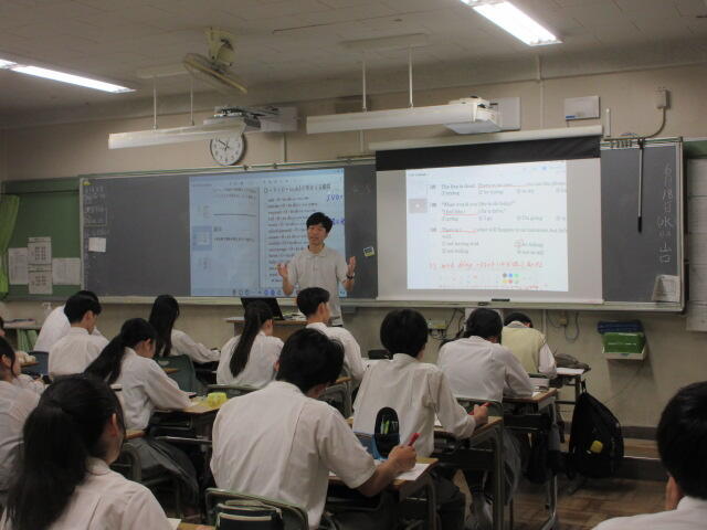 授業見学 3年「英語演習」 動名詞の慣用表現