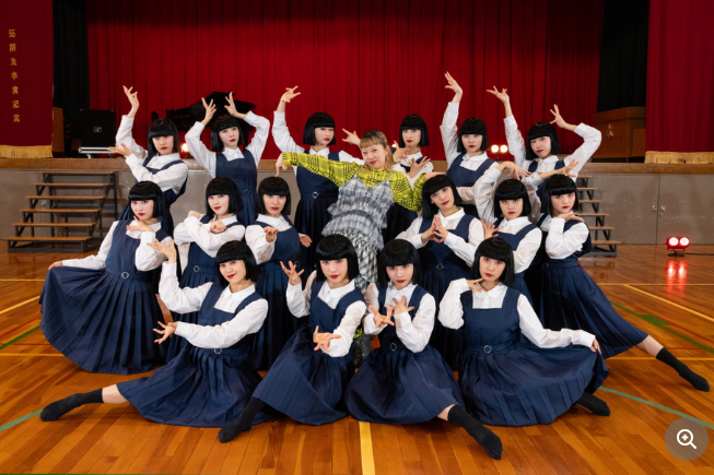 ダンスグループ「アバンギャルディ」・渡辺真知子さん来校 撮影 『爆踊!アバンギャルディ昭和歌謡の宴』 テレビ放映予定