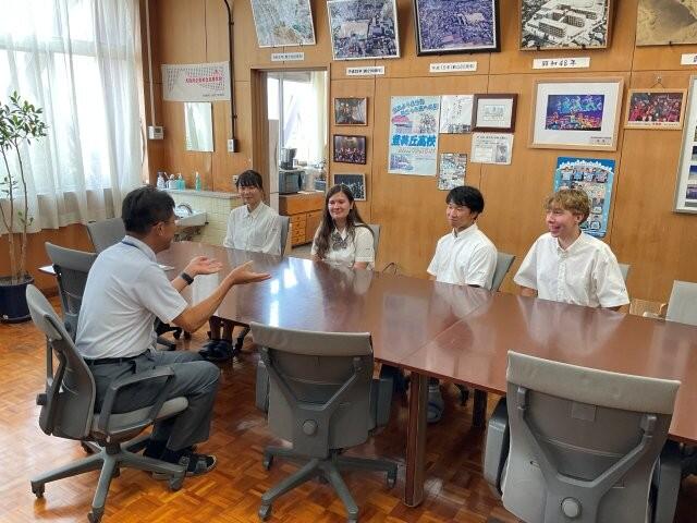 7月16日 留学生への記念品贈呈＆競技かるた部体験