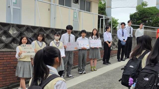 5月28日 生徒会執行部&教育実習生による、朝のあいさつ運動