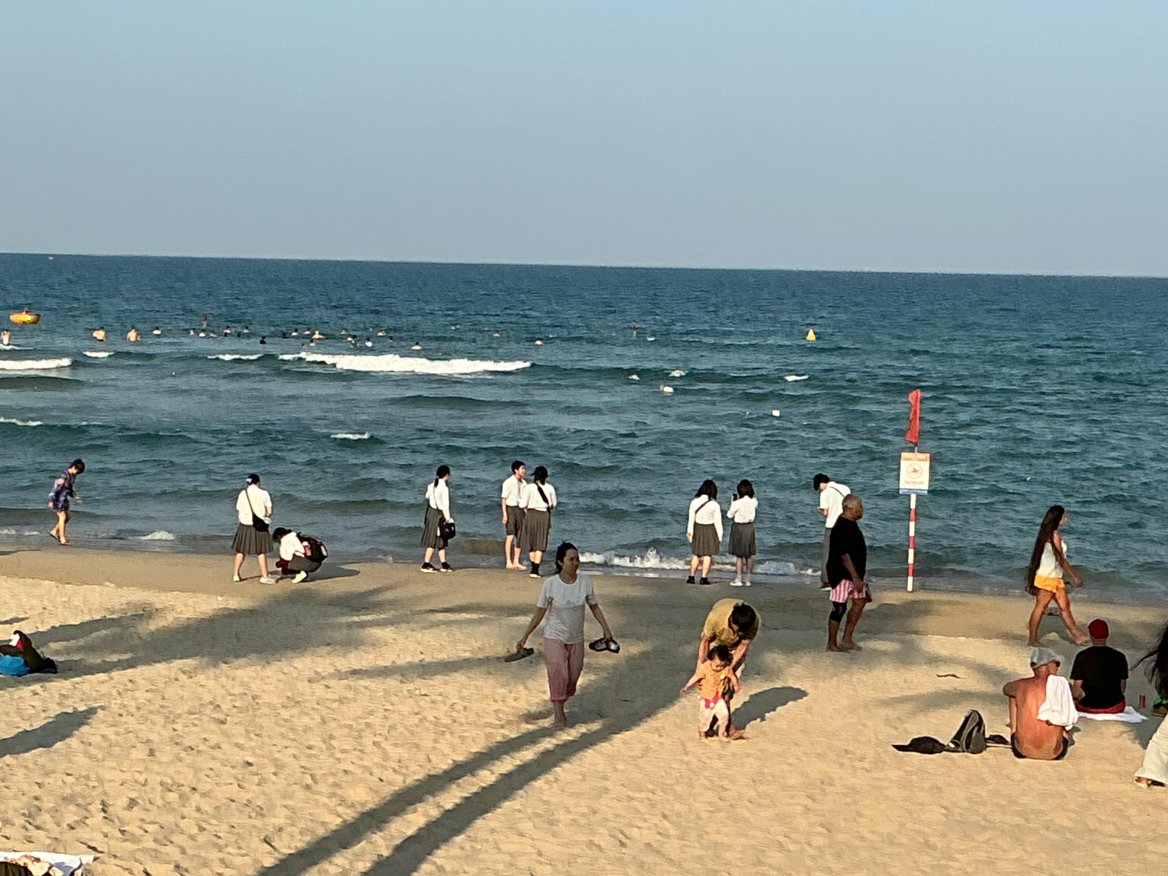 ビーチで遊ぶ