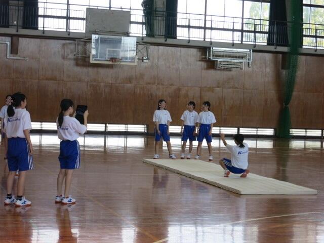 体育館での種目も一生懸命頑張っています！
