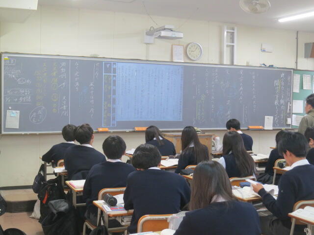 授業見学「言語文化」「現代の国語」1年生様子です。