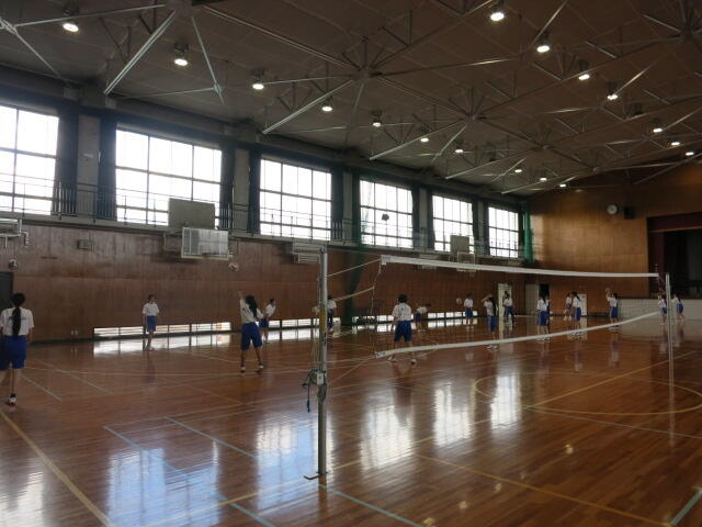 授業見学_体育 1年_バレー (3).JPG