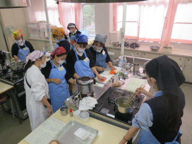 1030_授業見学_フードデザイン (9).JPG