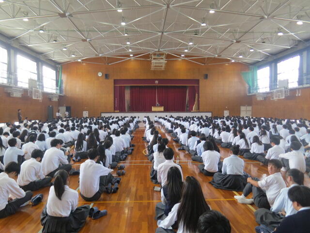 後期生徒会役員の立会演説会が実施されました。