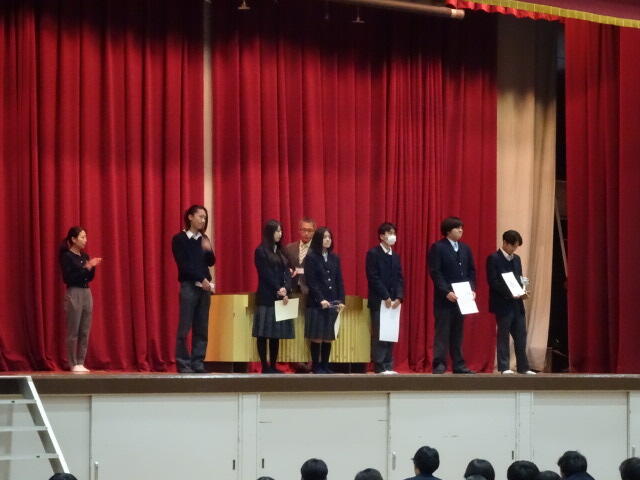 ２学期終業式を行いました。