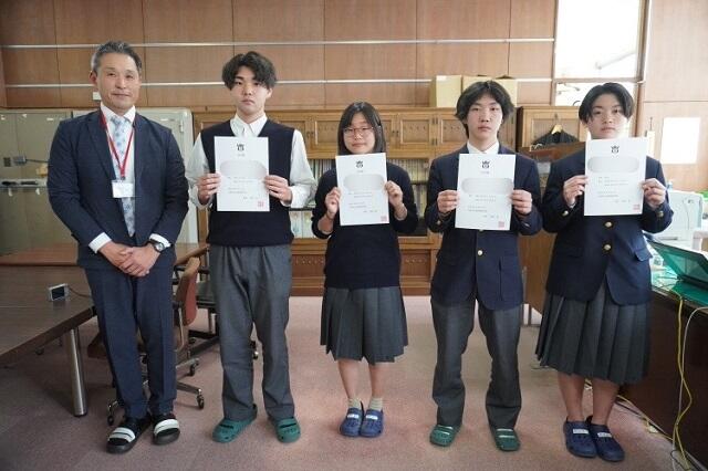 令和6年度前期生徒会役員の任命式を行いました。