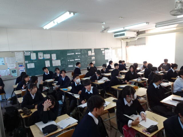 授業見学 1年生(現代の国語)の様子です