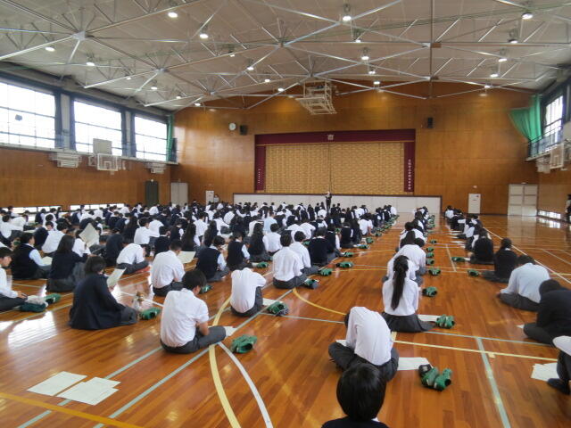 1年生の2年次選択科目説明会を見学しました。