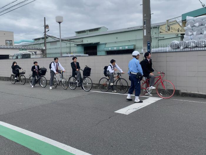 通学マナー指導 泉大津警察からも応援に来てくださいました