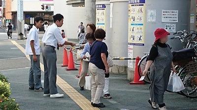 泉大津駅前での"おづみん"の広報活動