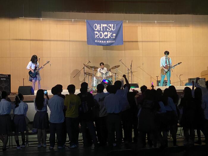 軽音楽部演奏中