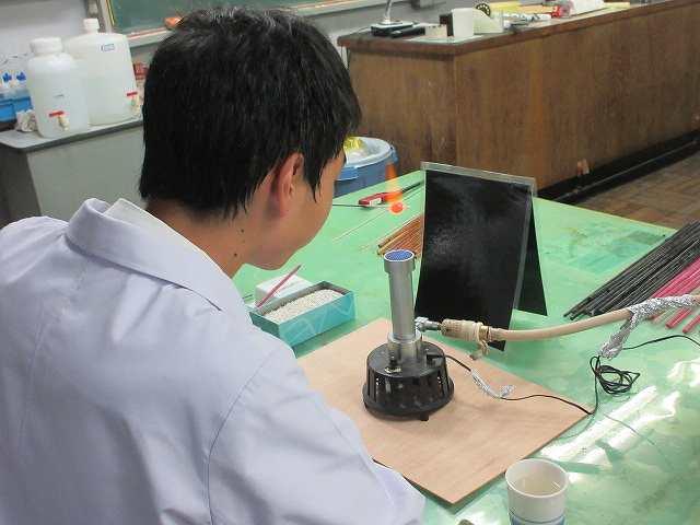 自由研究部 とんぼ玉のアクセサリー作りにチャレンジ
