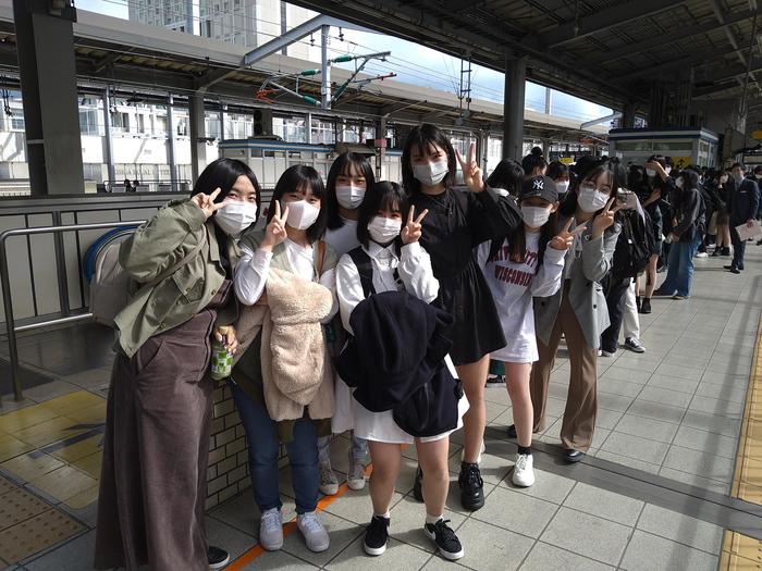 ７５期２年生南九州修学旅行A団小倉駅で九州新幹線に乗換