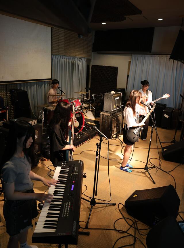 軽音楽部の合宿のようす
