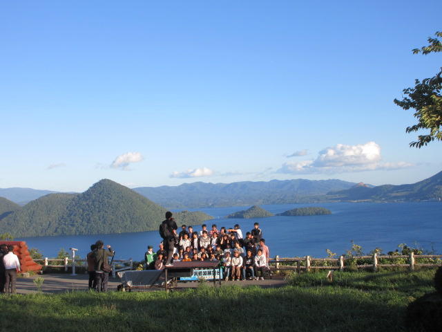 ７３期北海道修学旅行サイロ展望台クラス 写真