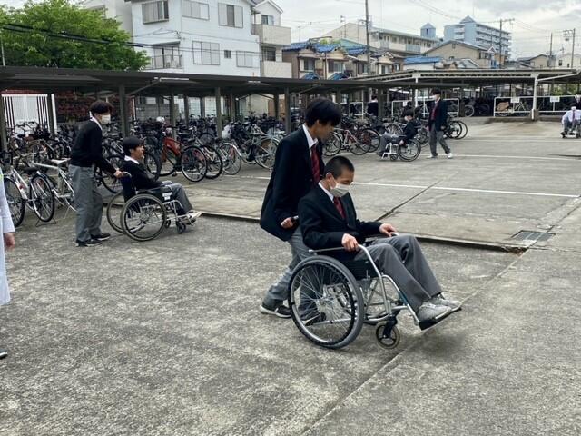2年生 家庭総合「共生社会を生きる」