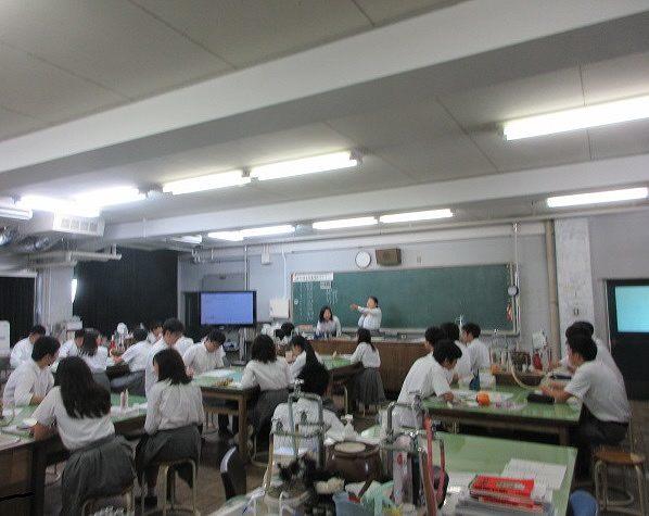 授業見学 3年「化学（理系）」 グループ学習発表会