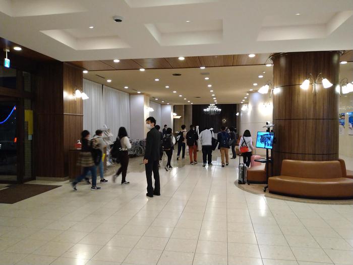 ７５期２年生南九州修学旅行B団ホテル到着