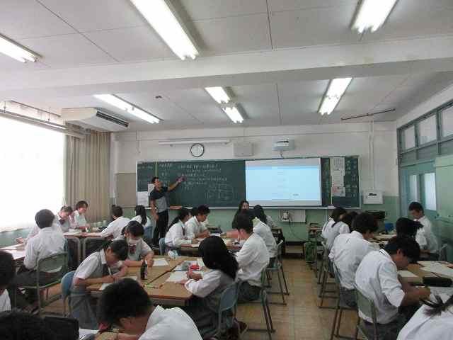 授業見学 2年「世界史A」 グループ内発表など