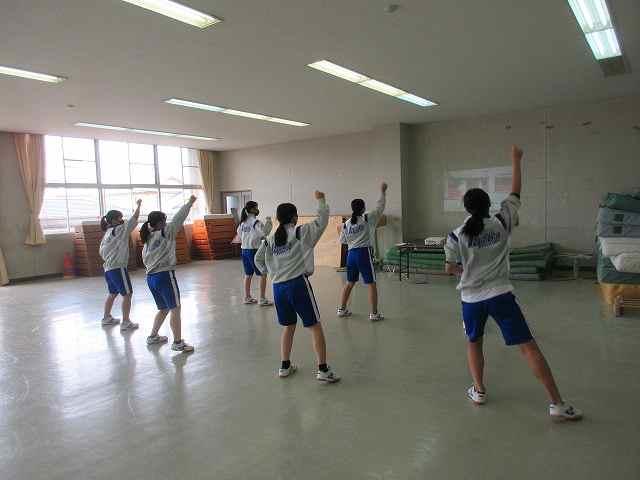 1年体育 「ダンス」 発表会に向けて