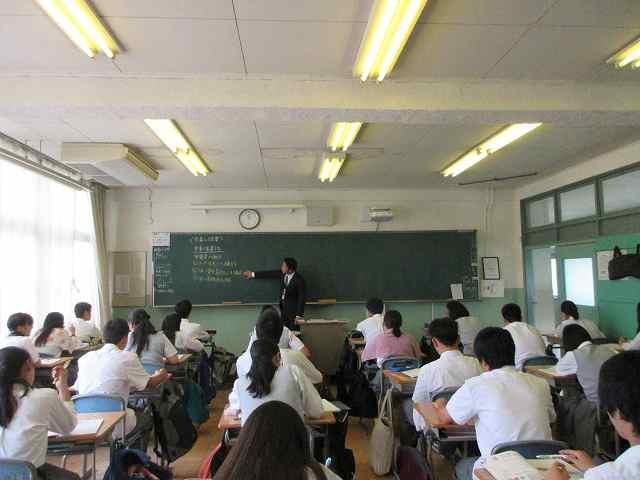 教育実習生 研究授業 1年保健、1年体育