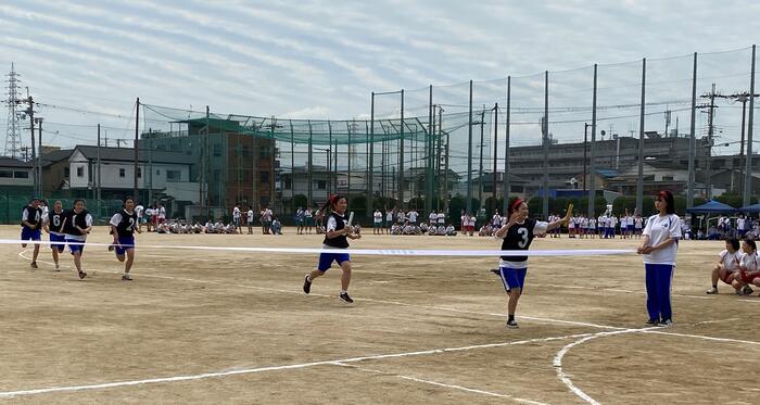 女子４×100ｍリレー、男子４×100リレー 迫力満点