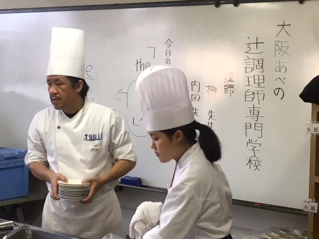 授業「食文化」で西洋料理の基本を学びました