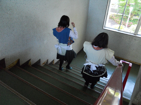 妊婦 階段.png