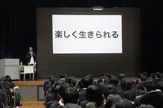 2年人権講演会「障がい者問題・共生社会について」が行われました