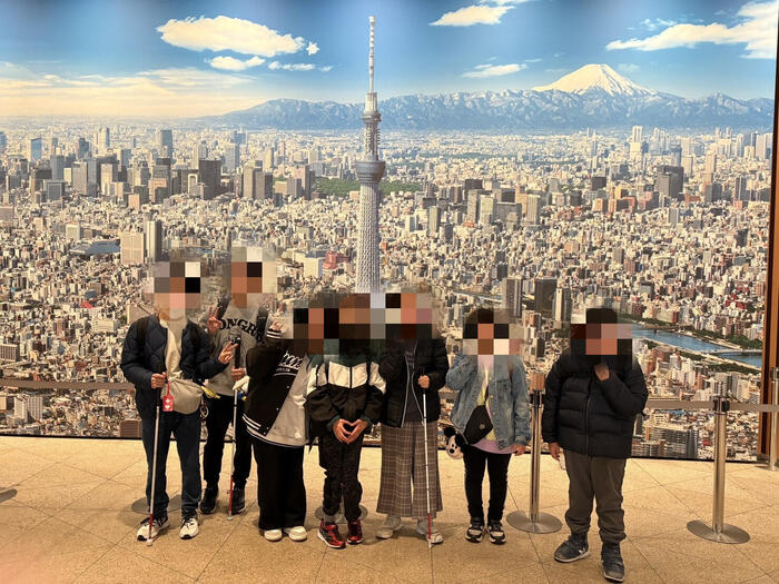 【中学部 修学旅行３日目②】スカイツリーとお昼ごはんの様子です。